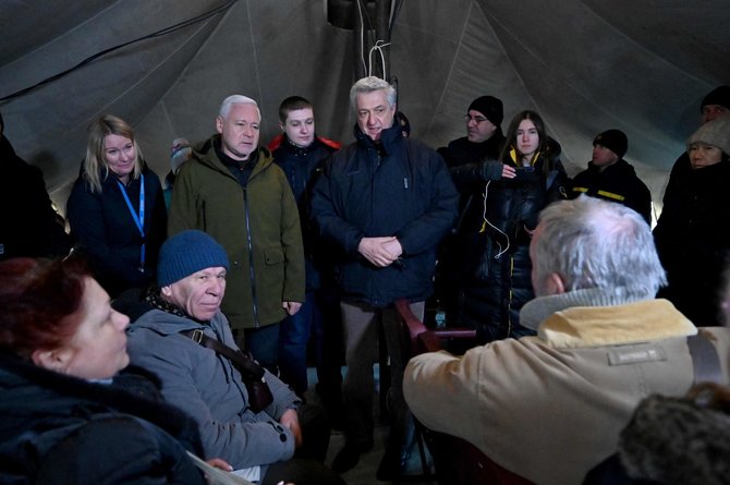 „AFP“/„Scanpix“/UNHCR vadovas Filippas Grandi Charkive bendravo su vietiniais ukrainiečiais