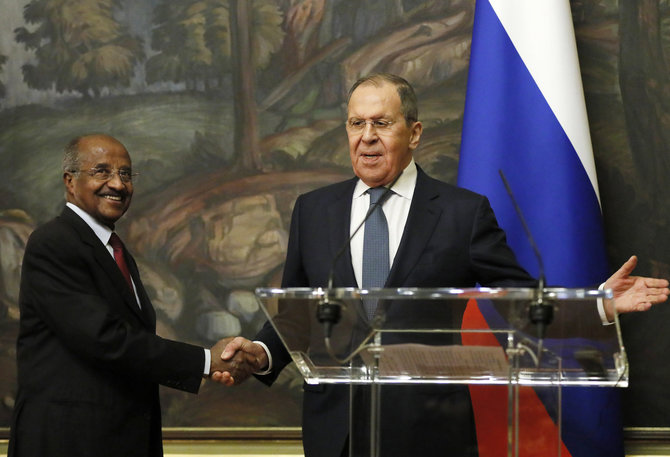 „AP“/„Scanpix“/Sergejus Lavrovas ir Eritrėjos užsienio reikalų ministras Osmanas Salehas