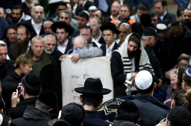 „AFP“/„Scanpix“/Izraelio gyventojai gedi i6puolio aukų