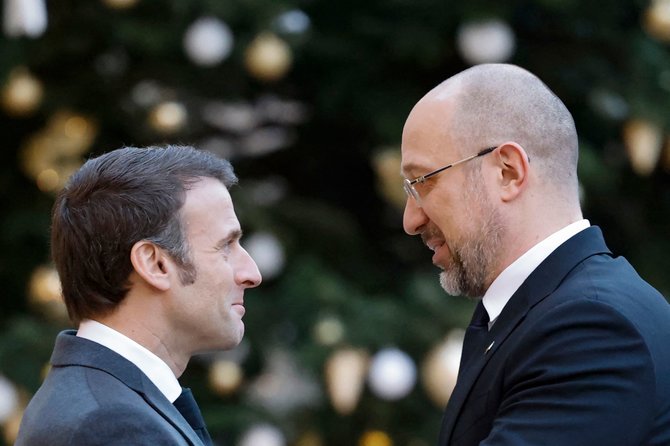 „AFP“/„Scanpix“/Ukrainos premjeras Denysas Šmyhalis ir Prancūzijos prezidentas Emmanuelis Macronas