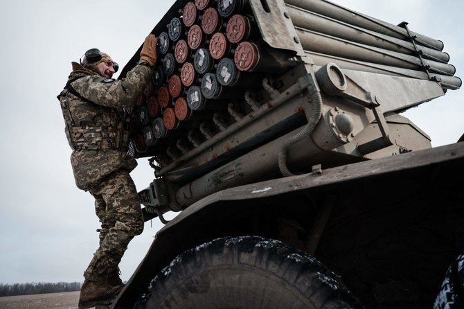 „AFP“/„Scanpix“/Ukrainiečių artilerijos dalinio karinys prie Bachmuto