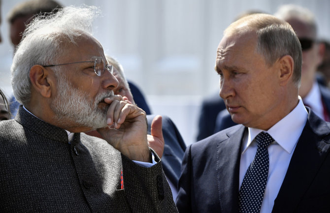 „Reuters“/„Scanpix“/Indijos ministras pirmininkas Narendra Modis ir Rusijos prezidentas Vladimiras Putinas