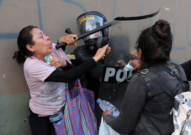 „Reuters“/„Scanpix“/Peru nesiliauja protestai