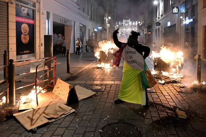 „AFP“/„Scanpix“/Protestas Paryžiuje