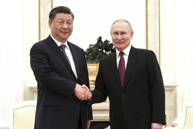 „AP“/„Scanpix“/Kinijos prezidentas Xi Jinpingas ir Rusijos lyderis Vladimiras Putinas