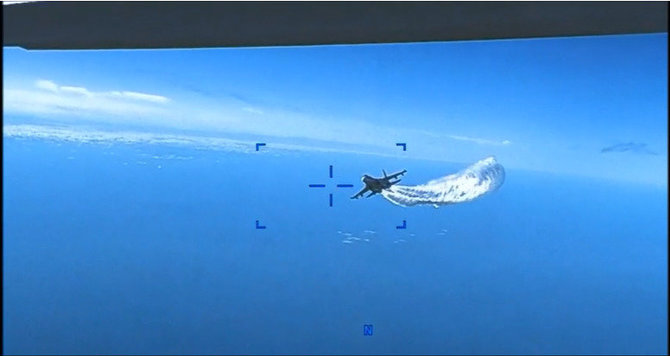 Kadras iš vaizdo įrašo/Rusų naikintuvo ir JAV drono susidūrimas virš Juodosios jūros