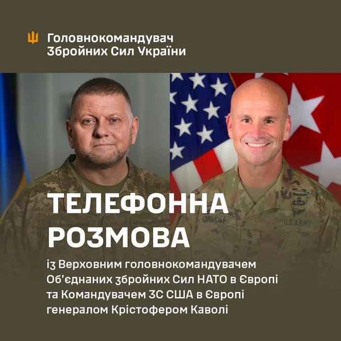 Valerijaus Zalužno „Facebook“ paskyra/Ukrainos ginkluotųjų pajėgų vyriausiasis vadas V.Zalužnas ir JAV ginkluotųjų pajėgų Europoje vadas Ch.Cavolis