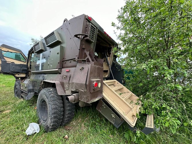„AFP“/„Scanpix“/Partizanų Belgorode palikta karinė transporto priemonė
