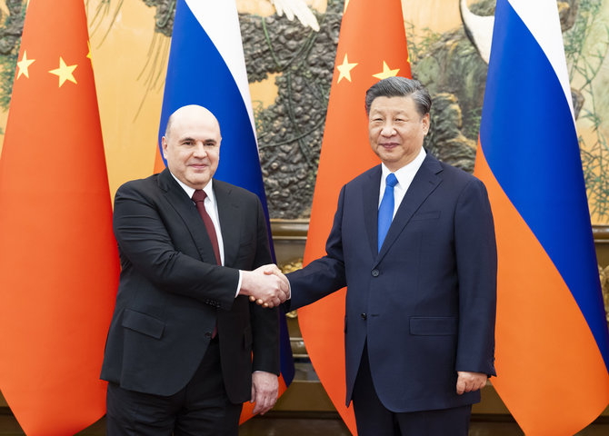 „Zuma press“/„Scanpix“/Kinijos lyderis Xi Jinpingas ir Rusijos premjeras Michailas Mišustinas