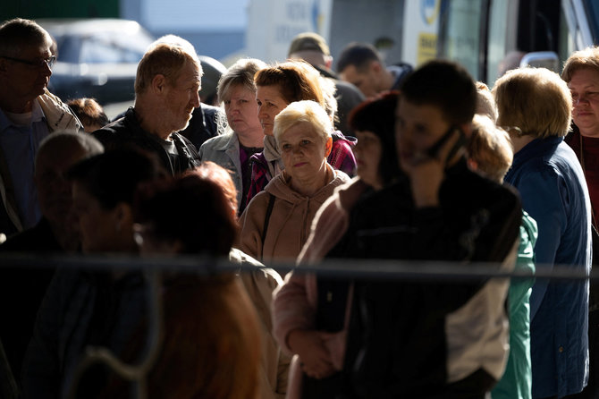 „Reuters“/„Scanpix“/Dalis gyventojų palieka Chersoną