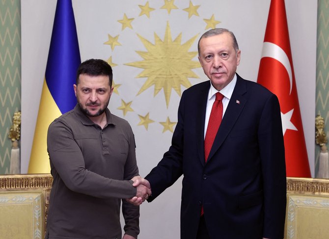„AFP“/„Scanpix“/Ukrainos prezidentas Volodymyras Zelenskis ir Turkijos lyderis Recepas Tayyipas Erdoganas