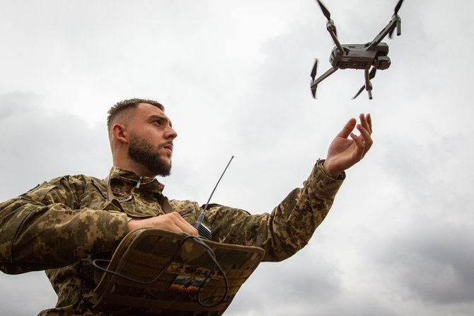 „Zuma press“/„Scanpix“/Ukrainos dronų operatorius