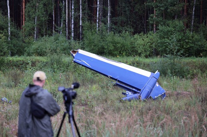 „Reuters“/„Scanpix“/Lėktuvo, kuriuo galimai skrido J.Prigožinas, nuolaužos