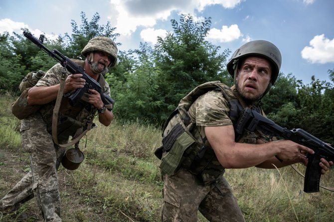 „Reuters“/„Scanpix“/Ukrainos ginkluotųjų pajėgų karinės pratybos