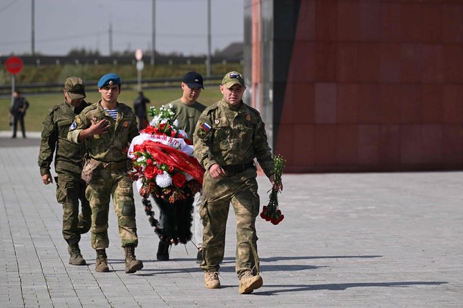 „AFP“/„Scanpix“/D.Utkino laidotuvės