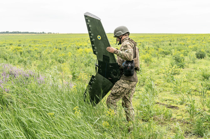 „SIPA“/„Scanpix“/Ukrainos karys su dronu