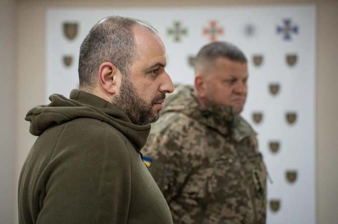 Ukrainos ginkluotosios sausumos pajėgos/ „Facebook“/Ukrainos gynybos ministras Rustemas Umerovas ir pajėgų vyriausiasis vadas Valerijus Zalužnas