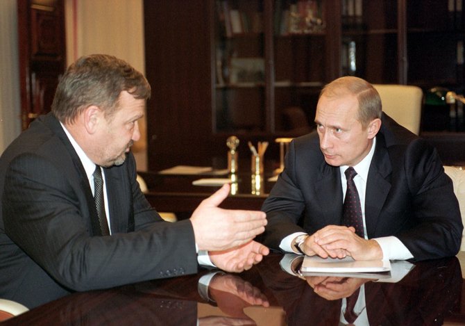 Socialinių tinklų nuotrauka/Čečėnijos vadovas Achmatas Kadyrovas ir Rusijos prezidentas Vladimiras Putinas