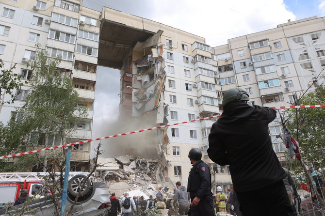 „IMAGO“/„Scanpix“/Rusijos Belgorodo mieste daugiabutis virto griuvėsių krūva
