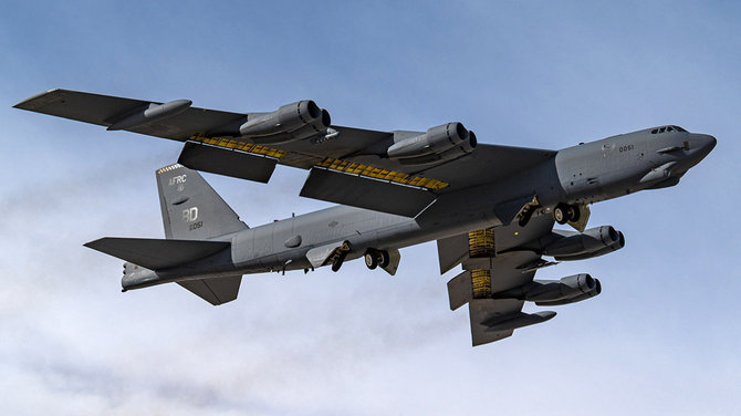 JAV karinės oro pajėgos/JAV strateginis bombonešis B-52 „Stratofortress“