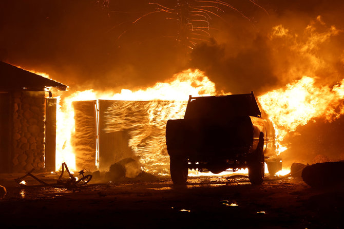 „Reuters“/„Scanpix“/Miško gaisrai JAV ir Kanadoje