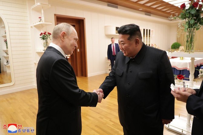 „RIA Novosti“/ „Telegram“/Rusijos prezidentas Vladimiras Putinas ir Šiaurės Korėjos lyderis Kim Jong Unas
