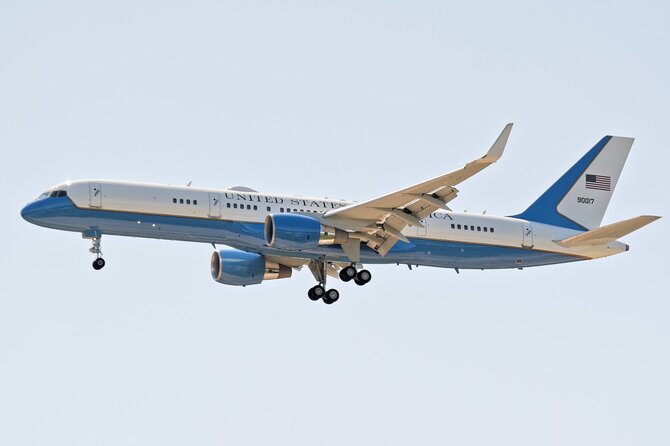 „Wikipedia“/Orlaivis „Boeing C-32“