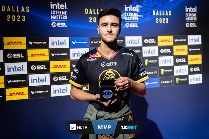 HLTV nuotrauka/„SunPayus“ su MVP medaliu