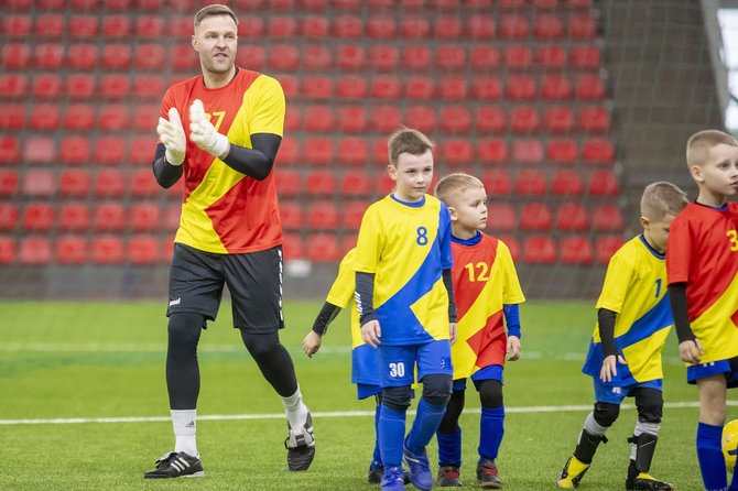 „Lidl“ nuotr./Istorinis įvykis – su „Lidl“: net 11 vaikų iš Lietuvos lydės UEFA EURO 2024 futbolininkus