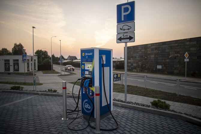 „Lidl“ nuotr./„Lidl“ elektromobilių įkrovimo stotelė