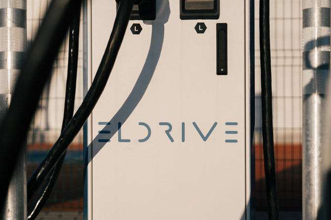 „Eldrive“ nuotr./Verslininkai turėtų suklusti – siūlo įrengti įkrovimo stoteles nemokamai