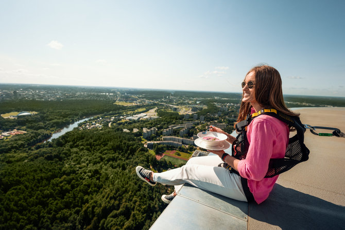 Go Vilnius nuotr./Lunch with Beetroot Soup on Vilnius TV Tower