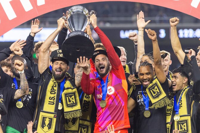 Vida Press nuotr./Olivier Giroud ir Hugo Llorisas nuo šiol atstovauja ,,LAFC“ komandai