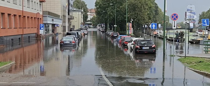 Liūties apsemta gatvė Klaipėdoje