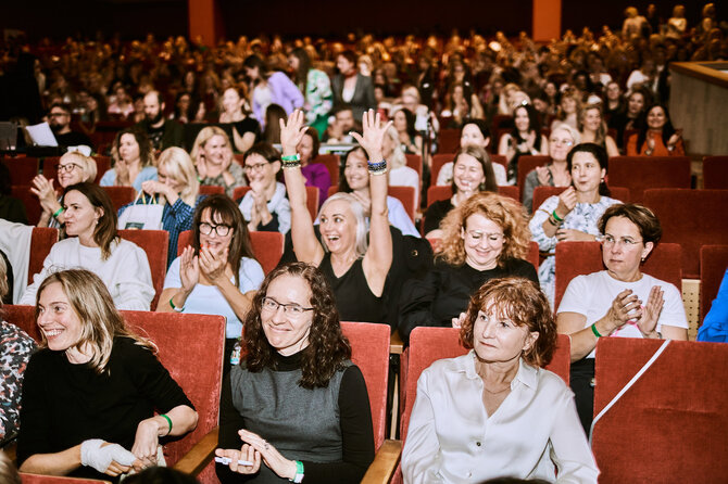 Organizatorių archyvo nuotr./Akimirkos iš konferencijos ,,(ne)Tobula Moteris“ Kaune
