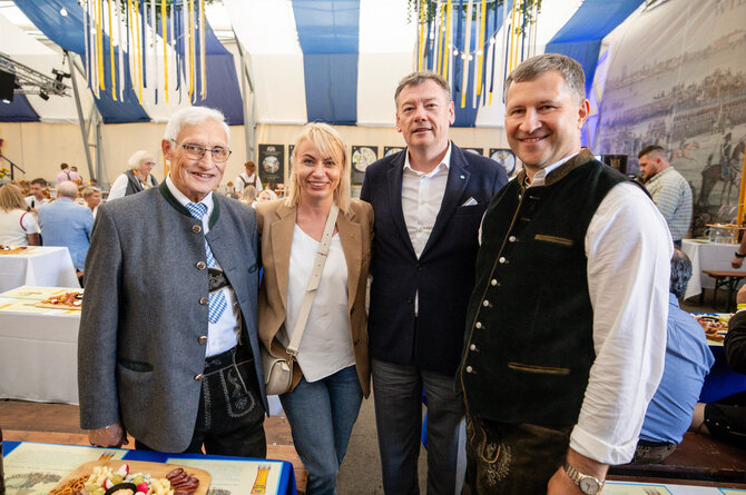 Renginio organizatorių nuotr. /JKD Bavarijos princas Luitpold von Bayern, LPK direktorė Raminta Radavičienė, LPK prezidentas Vidmantas Janulevič