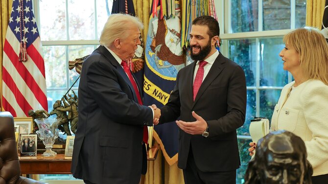 Vida Press nuotr./Donaldas Trumpas ir Ahmed al-Sharaa