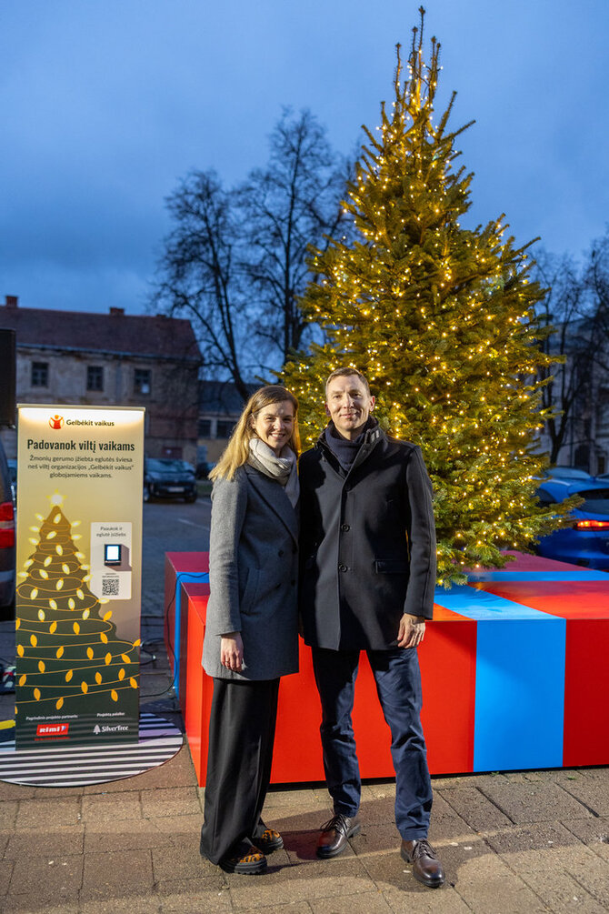 Organizatorių nuotr./Sužibo kalėdinė Gerumo eglutė