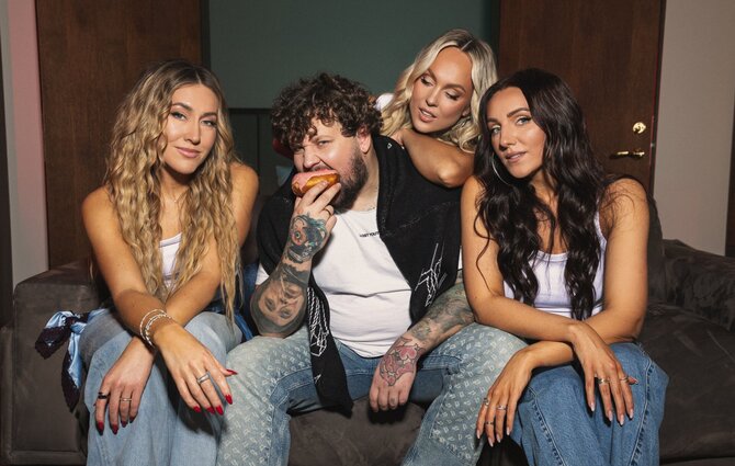 Aistės Kirsnytės nuotr./„Queens of Roses“ ir Tadas Kanapeckas