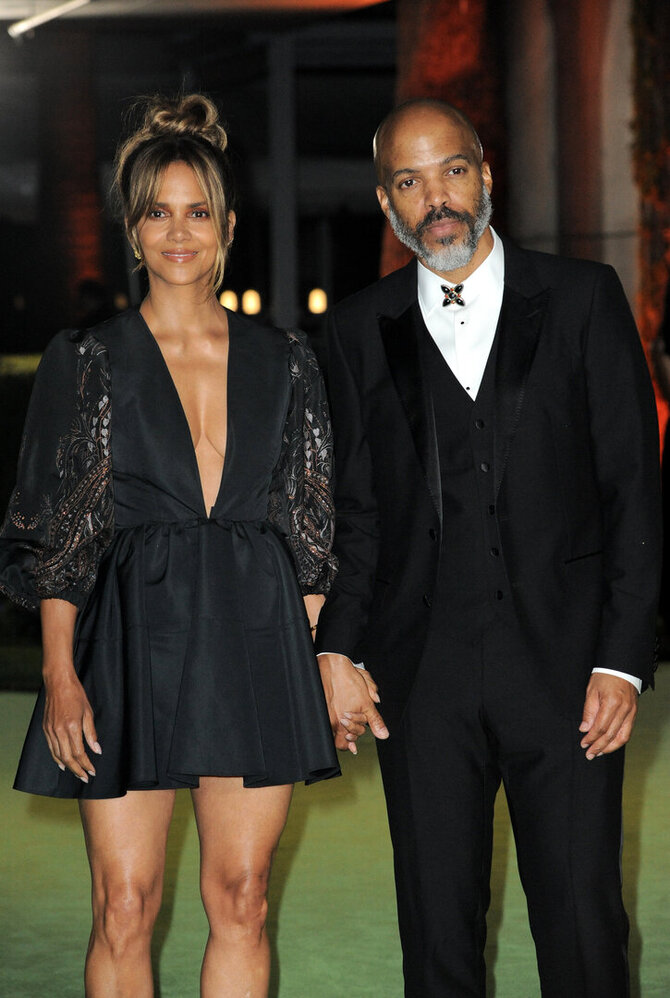 Vida Press nuotr./Halle Berry ir Van Hunt