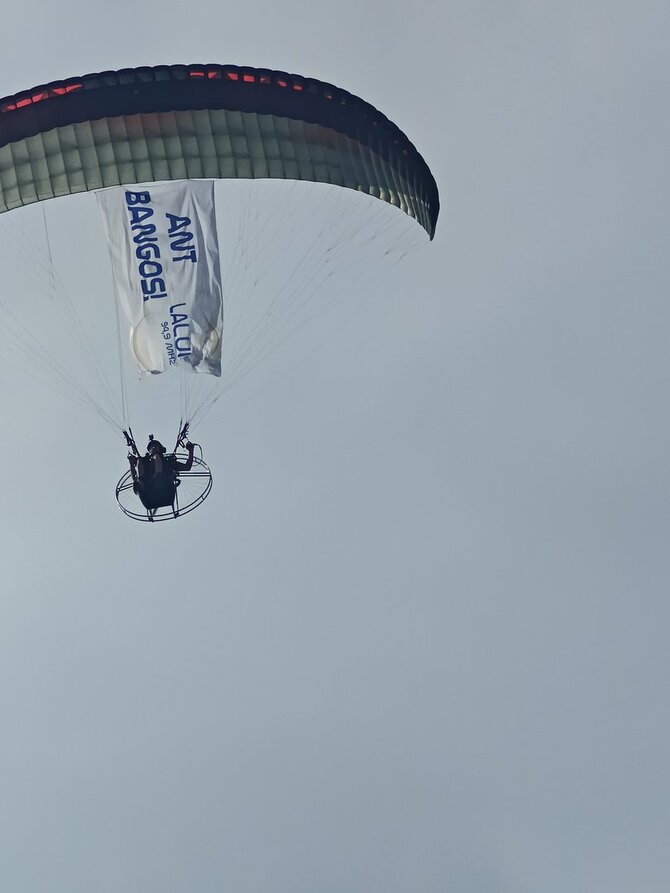 Radijas „Laluna“/„Lalunos“ vėliava iš dangaus