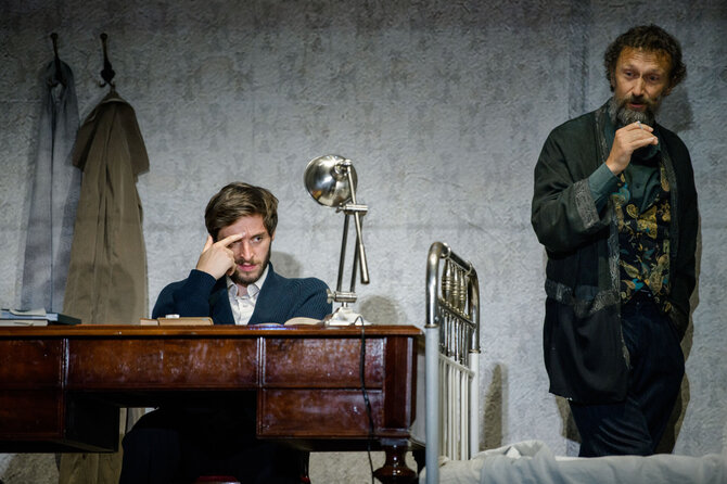 L.Vansevičienės/Valstybinio jaunimo teatro nuotr. /Donatas Želvys (kairėje) ir Aleksas Kazanavičius spektaklyje „Užburtas kalnas“ (rež. Krystian Lupa