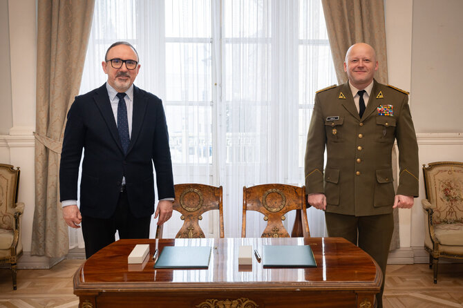 G.Grigėnaitės/LNDM nuotr. /LNDM Generalinis direktorius dr. Arūnas Gelūnas ir LŠS vadas plk. Linas Idzelis