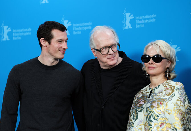 „Scanpix“/„Picture-Alliance“ nuotr./Filmo „Rožyno genėjimas“ premjera Berlyno kino festivalyje. Iš kairės: Callumas Turneris, Tracy Lettsas, Pamela Anderson