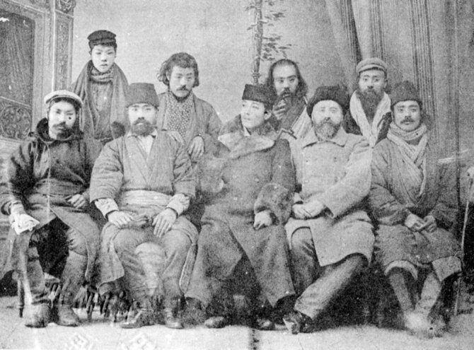 Lietuvos nacionalinio muziejaus nuotr. /Pirmoje eilėje iš dešinės Tarōji Sentoku, Pilsudskis, Heikichi Satō, Yasunosuke Yamabe