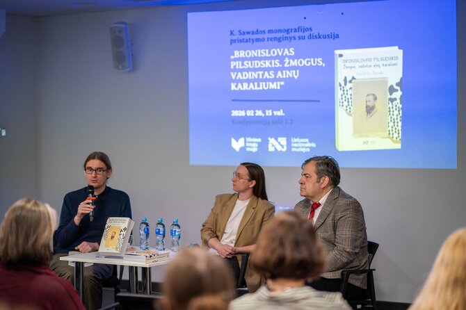 S.Samsono/Lietuvos nacionalinio muziejaus nuotr. /K.Sawados monografijos pristatymas ir diskusija Vilniaus knygų mugėje