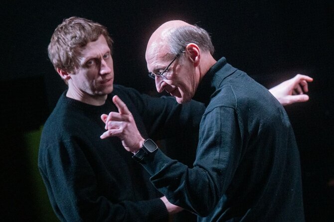D.Matvejevo/Lietuvos nacionalinio dramos teatro nuotr. /Marius Čižauskas, Vaidotas Martinaitis. Spektaklio „Lietuvių mirties pranešimai. Vieno spektaklio istorija“ (rež. Karolis Kaupinis) užkulisiai