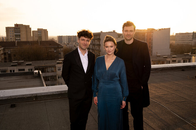T.Stuko/Pranešimo autorių nuotr. /Šarūnas Zenkevičius, Žygimantė Elena Jakštaitė, Roman Lutskyi. Filmo „Renovacija“ (rež. Gabrielė Urbonaitė) aktorių komanda