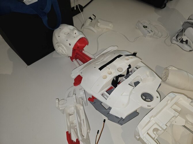 L.Aidoko/Lietuvos nacionalinio muziejaus nuotrauka/Žmogaus ūgio robotas jau beveik surinktas