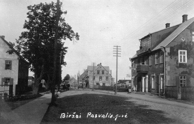Lietuvos muzikos, teatro ir kino muziejaus archyvo nuotr. /etro Ločerio fotoateljė ir gyvenamasis namas, pastatytas 1928 m. Petro Ločerio nuotr. Biržų krašto muziejaus „Sėla“ nuosavybė.